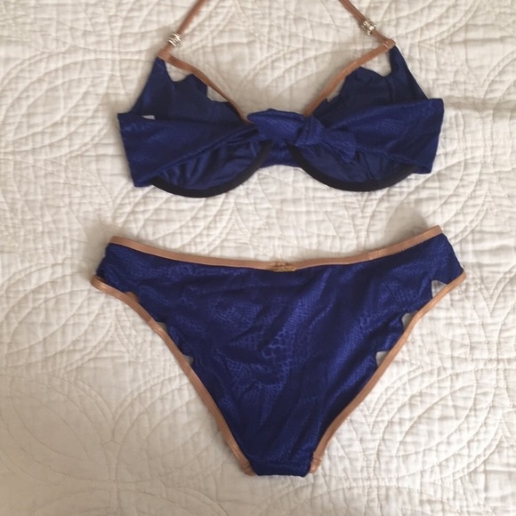 Beach Bunny - Picture 5 of 8